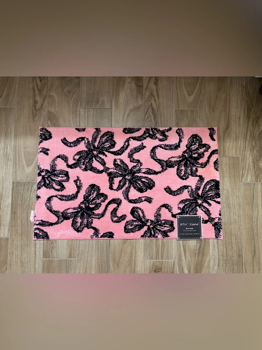 Betsey Johnson ❤️So soft Bow pattern Bath Rug Pink/Black  20x32”  New